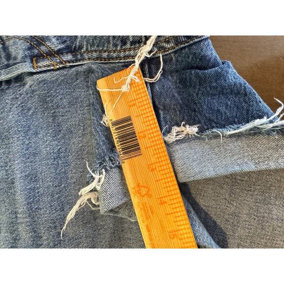 Levi's 501 Midi Shorts - Picture 7 of 7